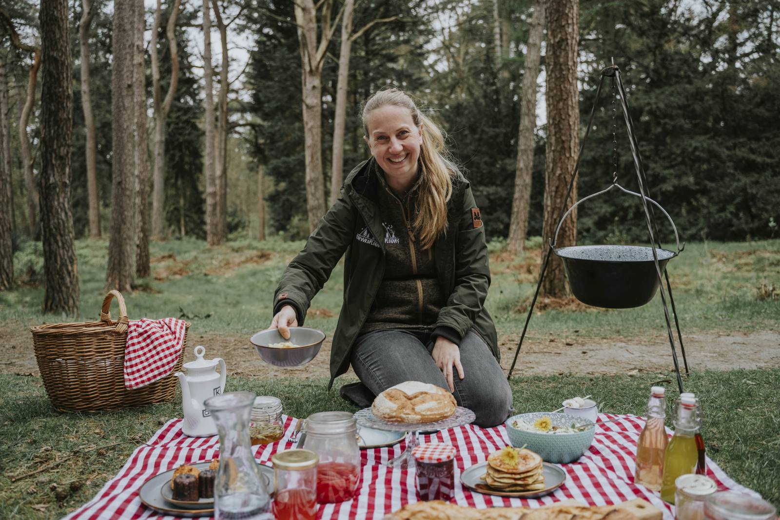 De Wildplukkende Bourgondiër: De Wildplukkende Bourgondiër Monique aan het koken